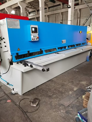 Plat plat de commande numérique par ordinateur de tôle de guillotine de coupeur hydraulique industriel manuel en métal